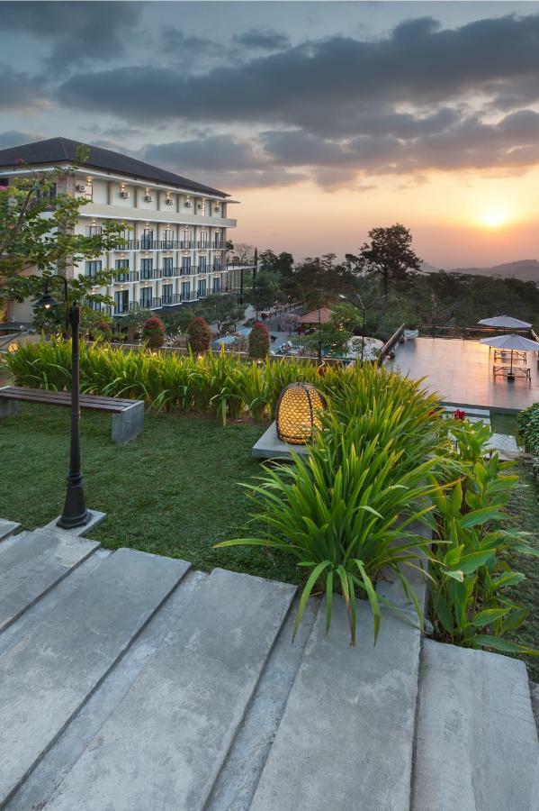 Nava Hotel Tawangmangu Exterior foto